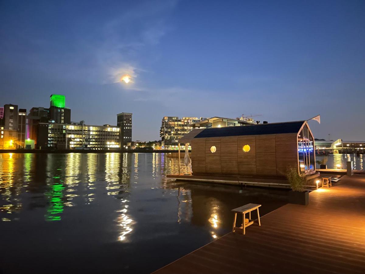 Wikkelboats At Floating Rotterdam Rijnhaven Villa Bagian luar foto