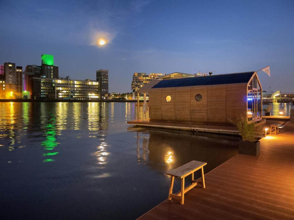 Wikkelboats At Floating Rotterdam Rijnhaven Villa Bagian luar foto