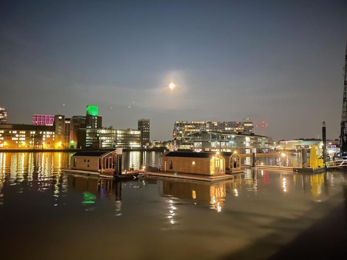 Wikkelboats At Floating Rotterdam Rijnhaven Villa Bagian luar foto