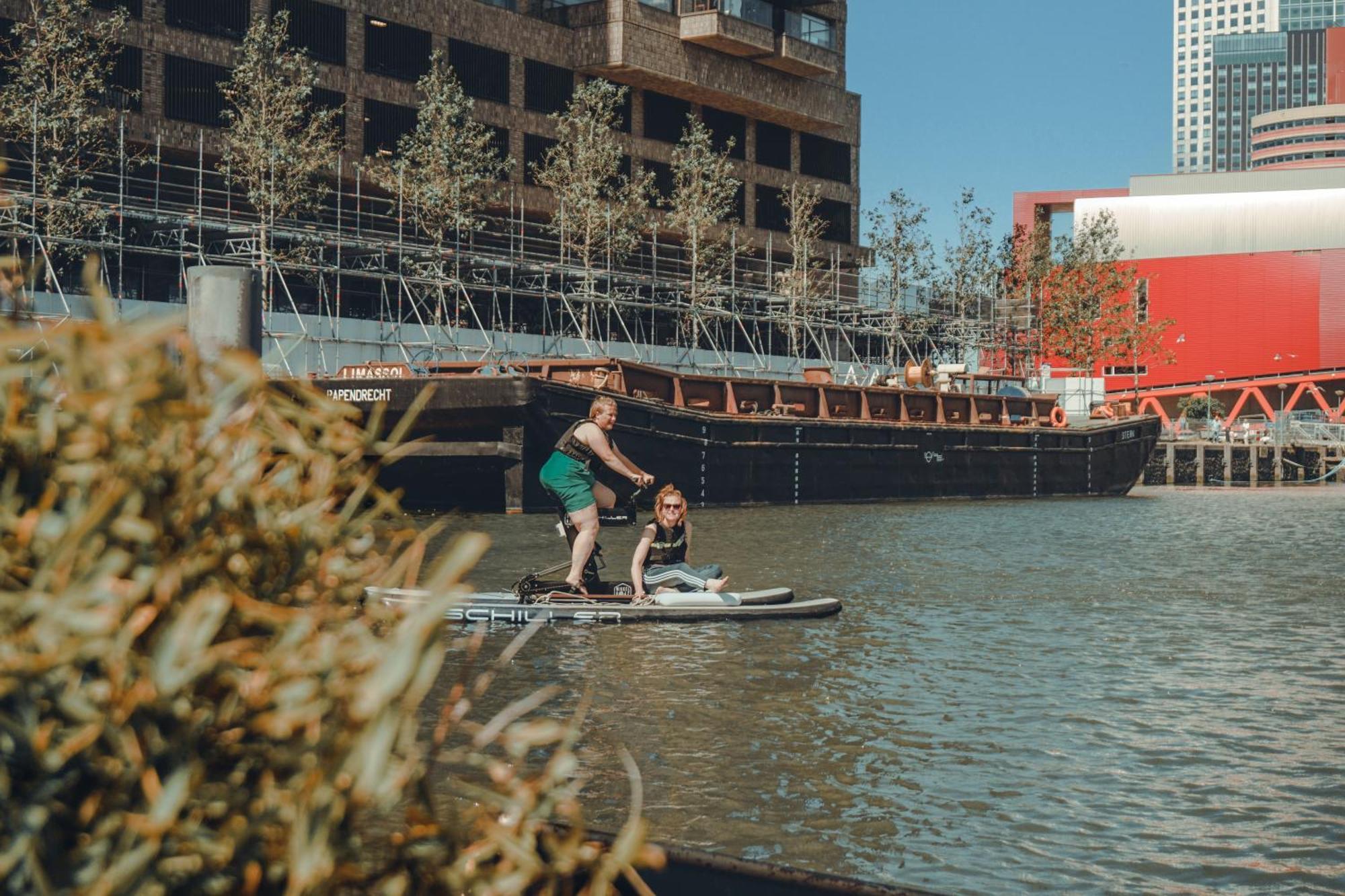 Wikkelboats At Floating Rotterdam Rijnhaven Villa Bagian luar foto